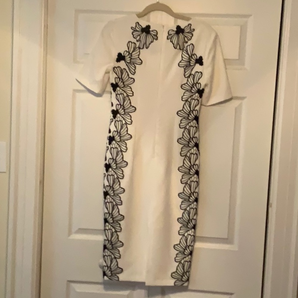 EUC NISSA DRESS - Picture 2 of 4